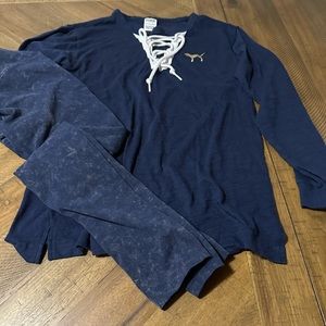 VS pink set gently worn size Xs lace up top and Xs legging in great condition